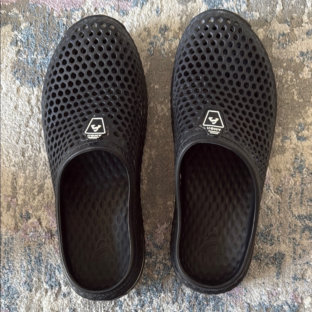Black Men's Croc-like Slip-On Shoes